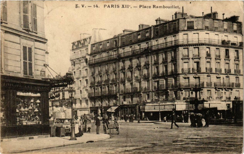 Carte postale ancienne Place Rambouillet à Paris 12e