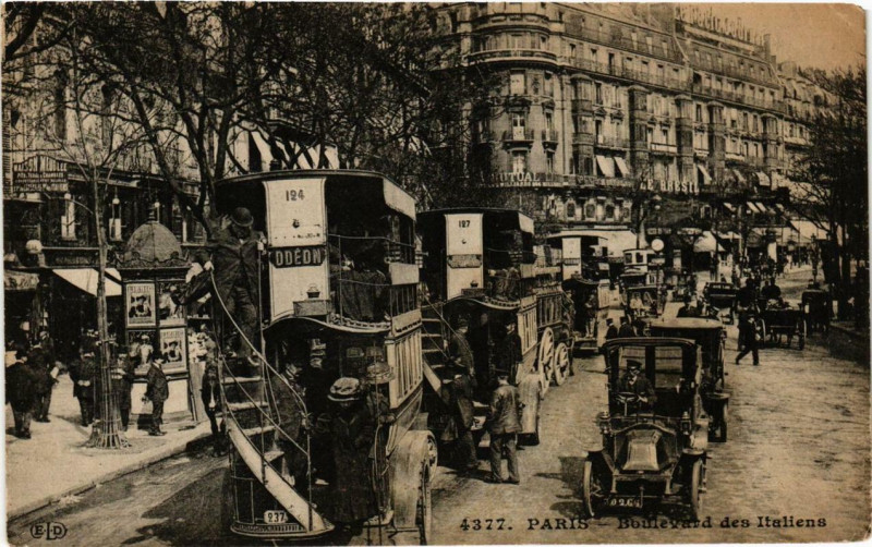Carte postale ancienne Paris Boulevard des Italiens à Paris