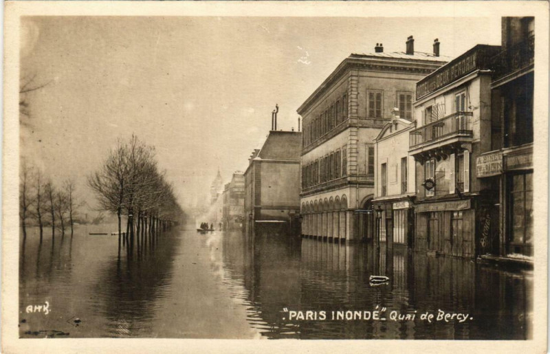 Carte postale ancienne Paris 12e Inonde Quai de Bercy à Paris 12e