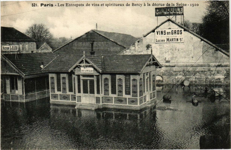 Carte postale ancienne Paris 12e Les Entrepots de vins et spiritueux de Bercy à Paris 12e