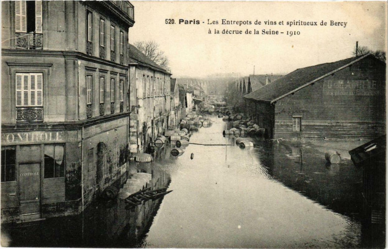 Carte postale ancienne Paris 12e Les Entrepots de vins et spiritueux de Bercy à Paris 12e