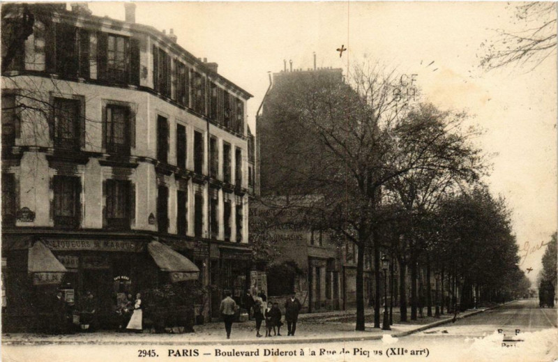 Carte postale ancienne Paris 12e Boulevard Diderot a la Rue de Picpus F. Fleury à Paris 12e