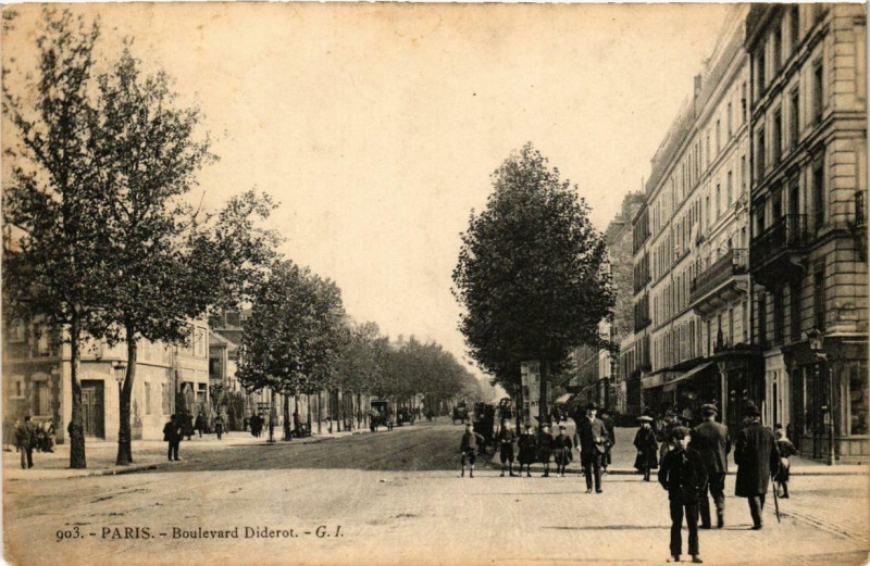 Carte postale ancienne Paris 12e Boulevard Diderot à Paris 12e