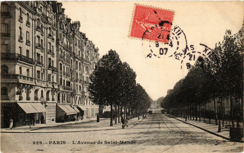 Carte postale ancienne Paris 12e L'Avenue de Saint-Mandé à Paris 12e