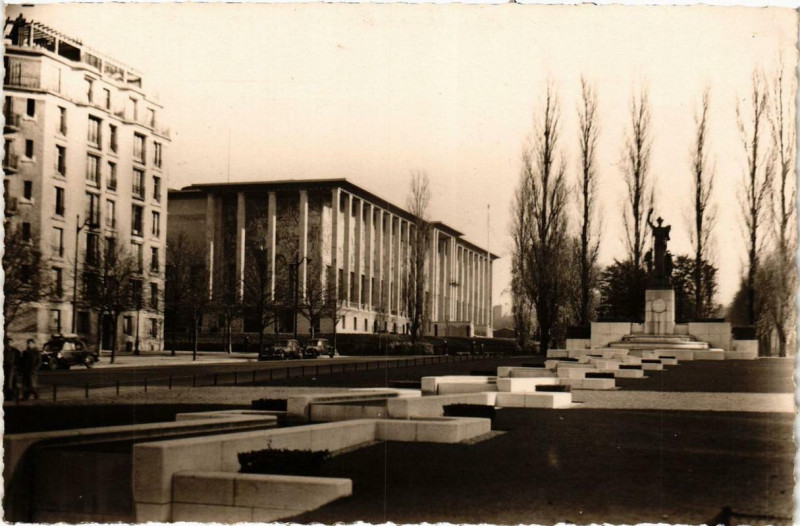 Carte postale ancienne Paris 12e Place Edouard-Renard a la Porte-Dorée Musée Colonies à Paris 12e