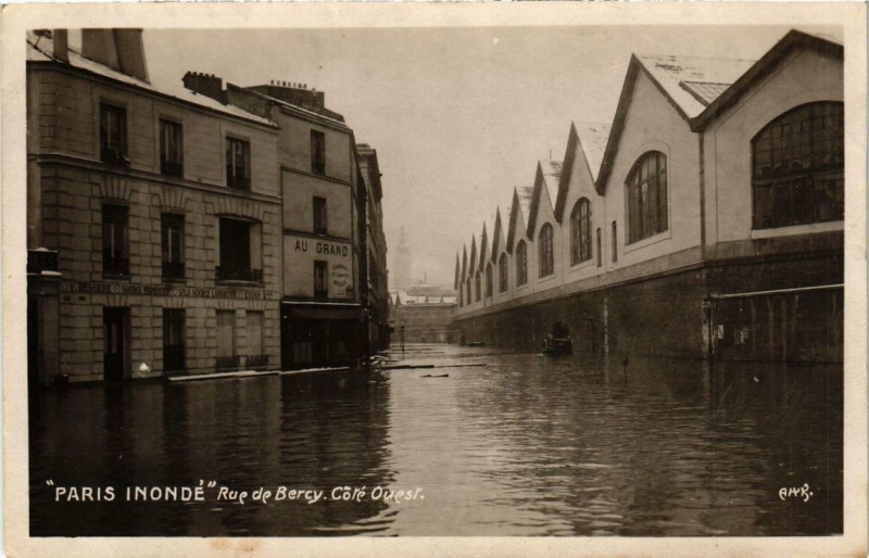 Carte postale ancienne Paris 12e Inonde Rue de Bercy Coté ouest à Paris 12e