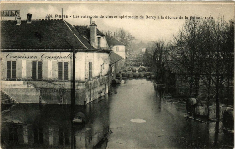 Carte postale ancienne Paris 12e Les Entrepots de vins et spiritueux de Bercy à Paris 12e