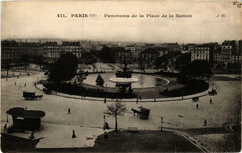 Carte postale ancienne Paris 12e Panorama de la Place de la Nation à Paris 12e