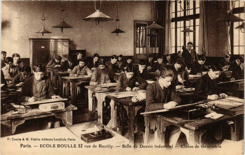 Carte postale ancienne Paris 12e Ecole Boulle 57 rue de Reuilly Salle de Dessin à Paris 12e