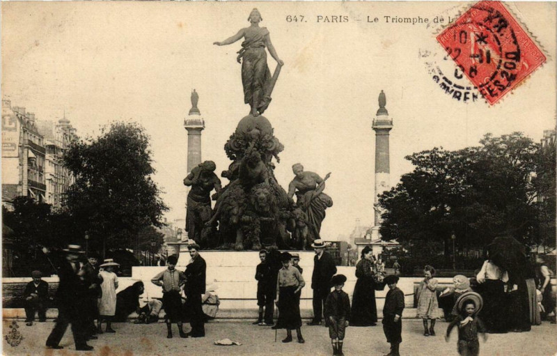 Carte postale ancienne Paris 12e Le Triomphe à Paris 12e