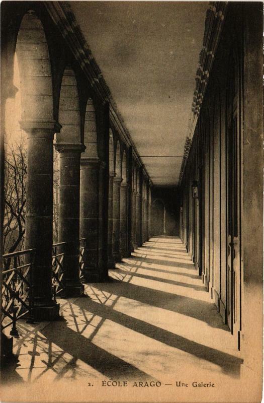 Carte postale ancienne Paris 12e Ecole Arago Une Galerie à Paris 12e