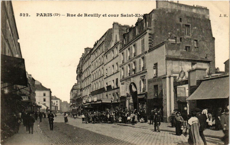 Carte postale ancienne Paris 12e Rue de Reuilly et Cour Saint-Eloi à Paris 12e