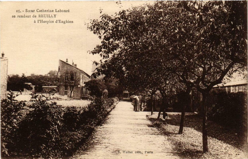 Carte postale ancienne Paris 12e Soeur Catherine Labouré se rendant de Reuilly à Paris 12e