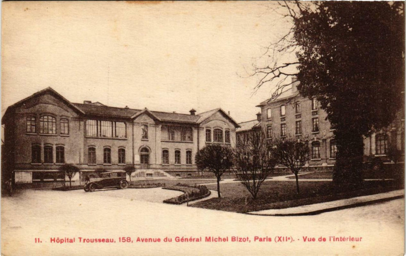 Carte postale ancienne Paris 12e Hopital Trousseau Vue de l'intérieur à Paris 12e