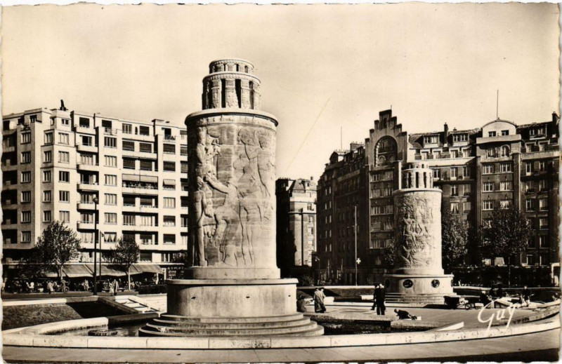 Carte postale ancienne Les Fontaines de la place de la Porte de Saint-Cloud à Paris 16e