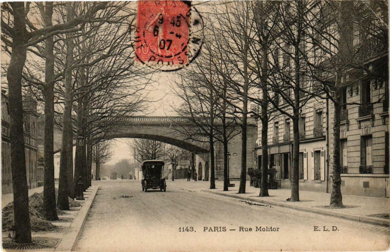 Carte postale ancienne Rue Molitor à Paris 16e