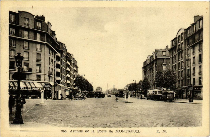 Carte postale ancienne Avenue de la Porte de Montreuil à Paris 20e