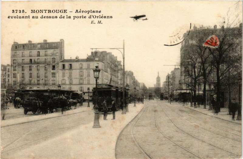 Carte postale ancienne Aéroplane évoluant au dessus de la porte d'Orléans à Paris 14e