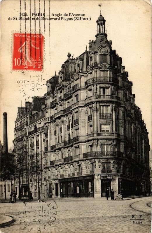 Carte postale ancienne Angle de l'Avenue de Saint-Mandé et du Boulevard Picpus à Paris 12e