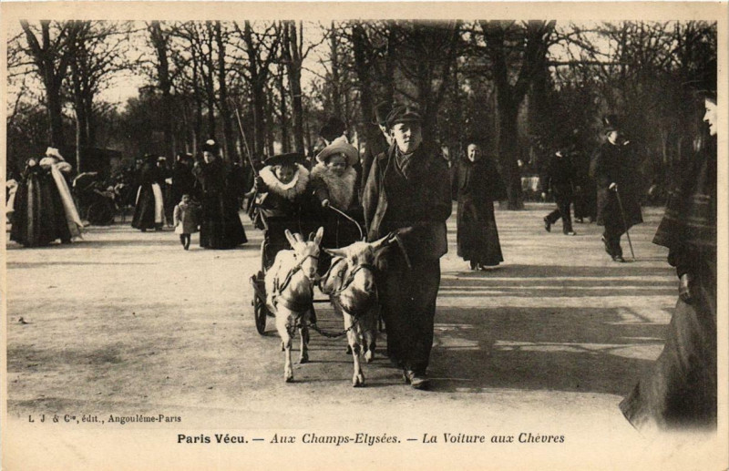 Carte postale ancienne Paris Vécu. Aux Champs-Elysées La Voiture aux Chevres à Paris