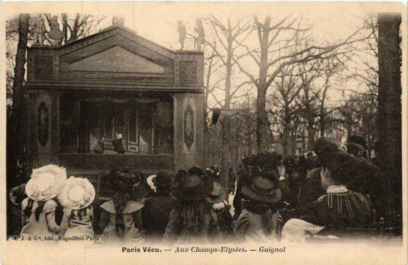 Carte postale ancienne Paris Vécu. Aux Champs-Elysées Guignol à Paris