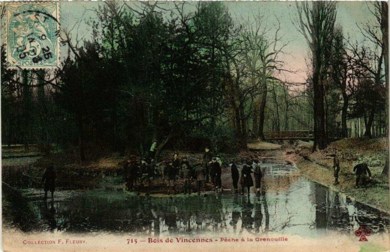 Carte postale ancienne Paris 12e Bois de Vincennes Peche a la Grenouille à Paris 12e