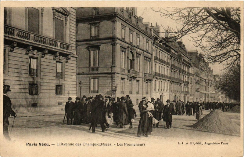 Carte postale ancienne Paris Vécu. L'Avenue des Champs-Elysées Les Promeneurs à Paris