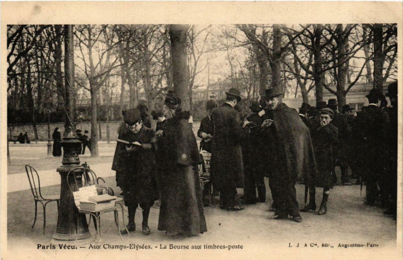 Carte postale ancienne Paris Vécu. Aux Champs-Elysées La Bourse aux timbres-poste à Paris