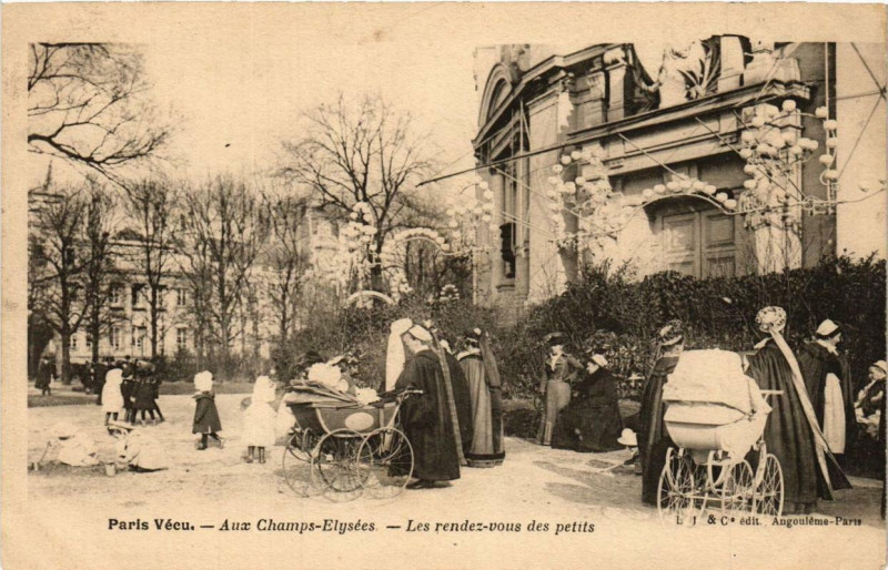 Carte postale ancienne Paris Vécu. Aux Champs-Elysées Les rendez-vous des petits à Paris
