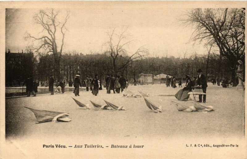 Carte postale ancienne Paris Vécu. Aux Tuileries Bateaux a louer à Paris