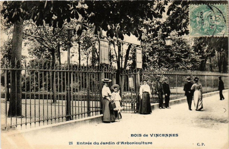 Carte postale ancienne Bois de Vincennes - Entrée du Jardin d'Arboriculture à Paris 12e