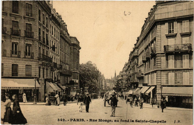 Carte postale ancienne Paris (5e) Rue Monge au fond la Sainte-Chapelle à Paris 5e