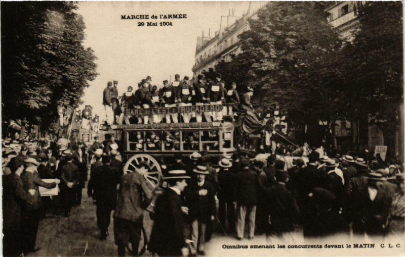 Carte postale ancienne Paris Marché de l'Armée 1904. Omnibus amenant les concurrents à Paris
