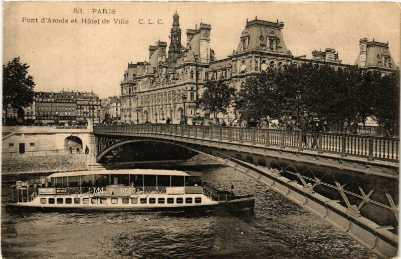 Carte postale ancienne Paris (4e) Pont d'Arcole et Hotel de Ville à Paris 4e
