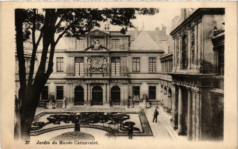 Carte postale ancienne Paris (3e) Jardin du Musée Carnavalet à Paris 3e