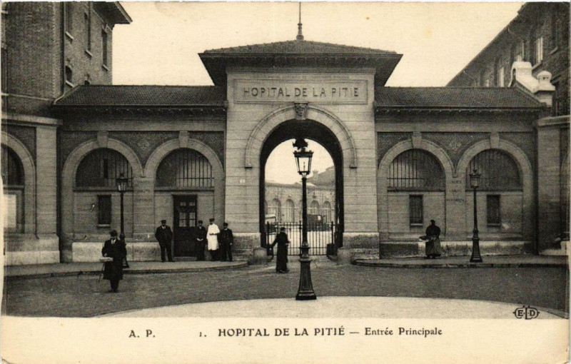 Carte postale ancienne Hôpital de la Pitié - Entrée principale à Paris 13e