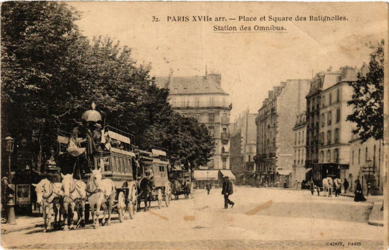Carte postale ancienne Place et Square des Batignolles - Station des Omnibus à Paris 17e