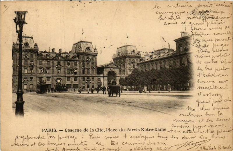 Carte postale ancienne Paris 4e Caserne de la Cite Place du Parvis N - D à Paris 4e