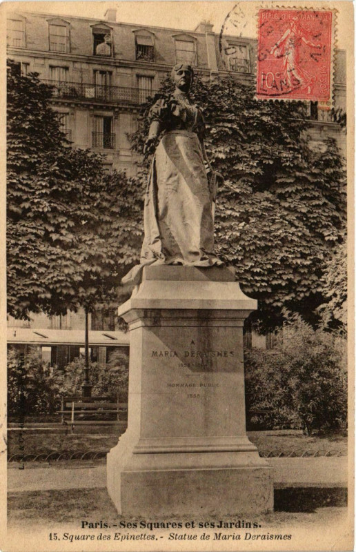 Carte postale ancienne Square des Epinettes - Statue de Maria Deraismes à Paris 17e