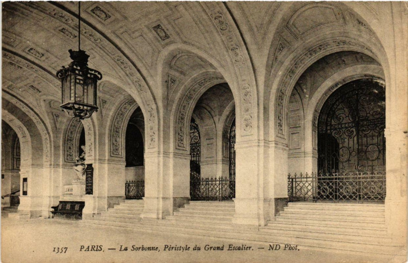 Carte postale ancienne Paris (5e) La Sorbonne Peristle du Grand Escalier à Paris 5e