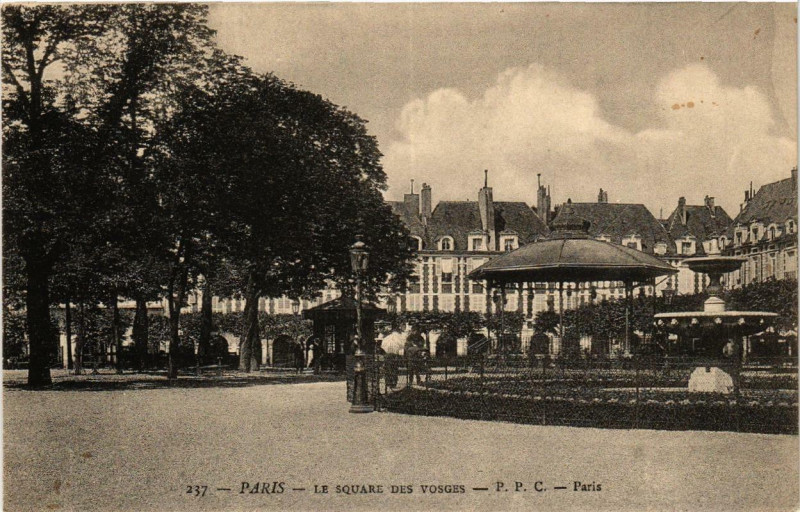 Carte postale ancienne Paris (4e) Le Square des Vosges à Paris 4e
