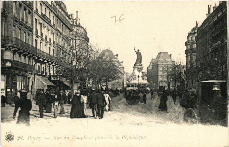 Carte postale ancienne Paris (3e) Rue du Temple et place de la Republique à Paris 3e