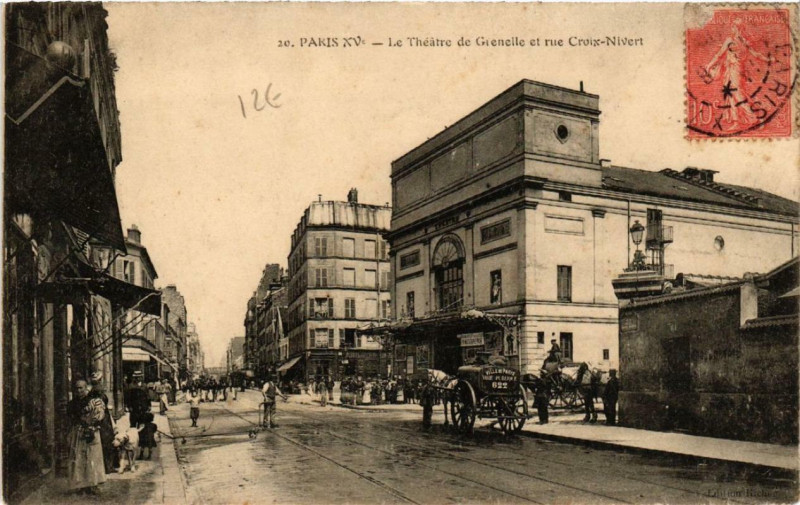 Carte postale ancienne Le Théâtre de Grenelle et rue Croix-Nivert à Paris 15e