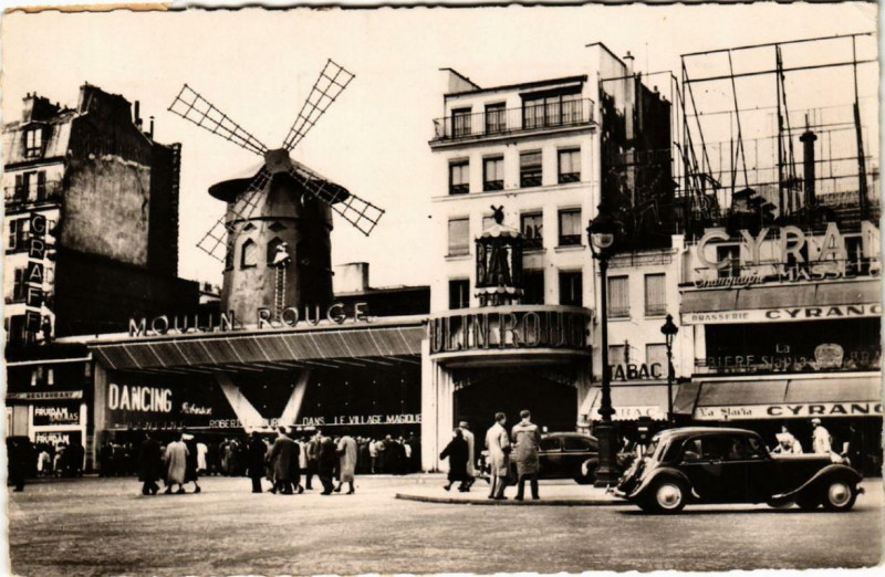 Carte postale ancienne Le Moulin Rouge à Paris 9e