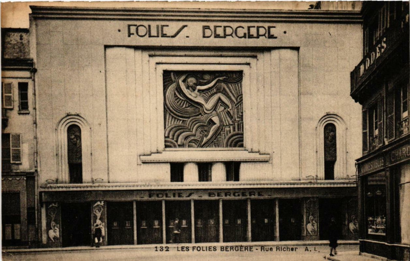 Carte postale ancienne Paris (9e) Les Folies Bergere Rue Richer à Paris 9e