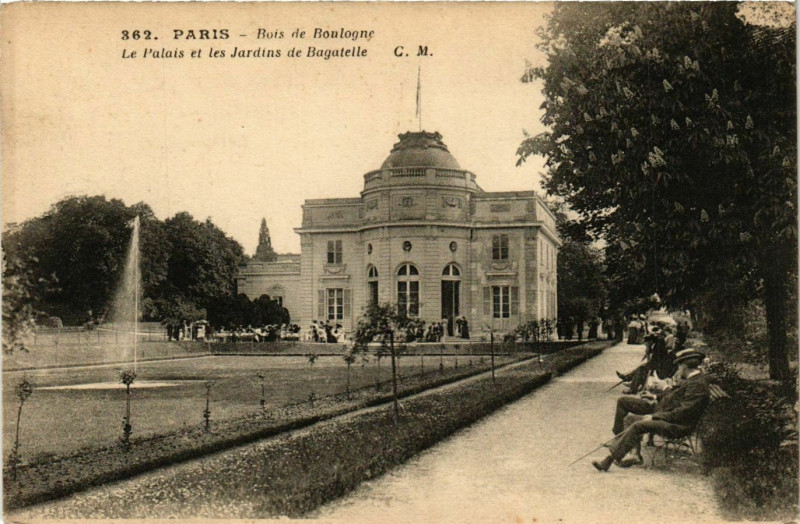 Carte postale ancienne Bois de Boulogne - Le Palais et les Jardins de Bagatelle à Paris