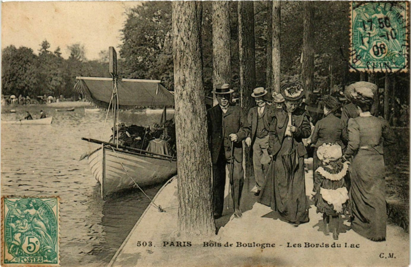 Carte postale ancienne Bois de Boulogne - Les bords du Lac à Paris 16e