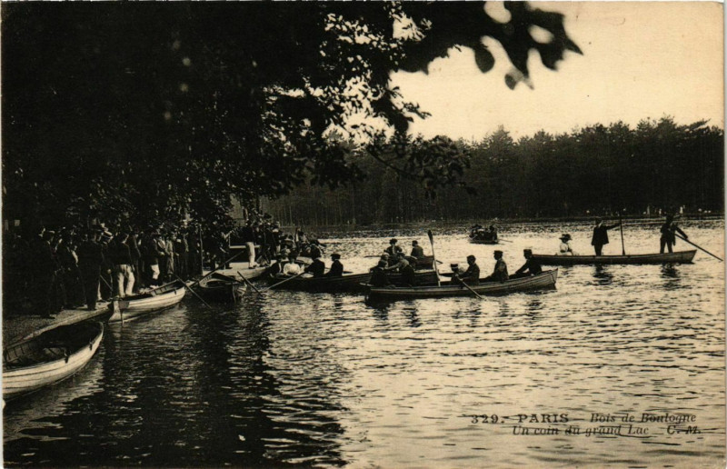 Carte postale ancienne Bois de Boulogne - Un coin du Grand Lac à Paris 16e