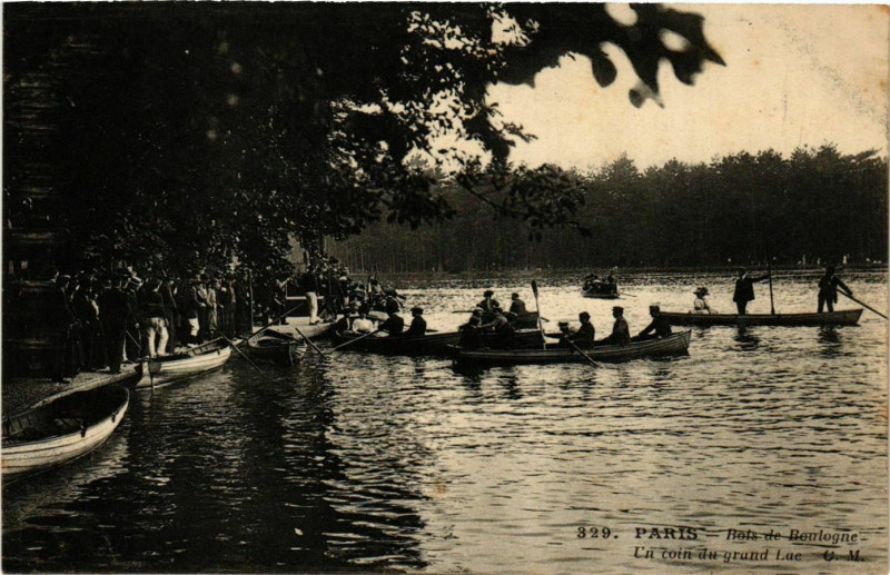 Carte postale ancienne Bois de Boulogne - Un coin du Grand Lac à Paris 16e