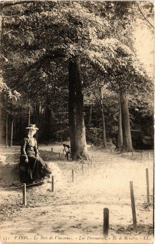 Carte postale ancienne Le Bois de Vincennes - Lac Daumesnil - Ile de Reuilly à Paris 12e